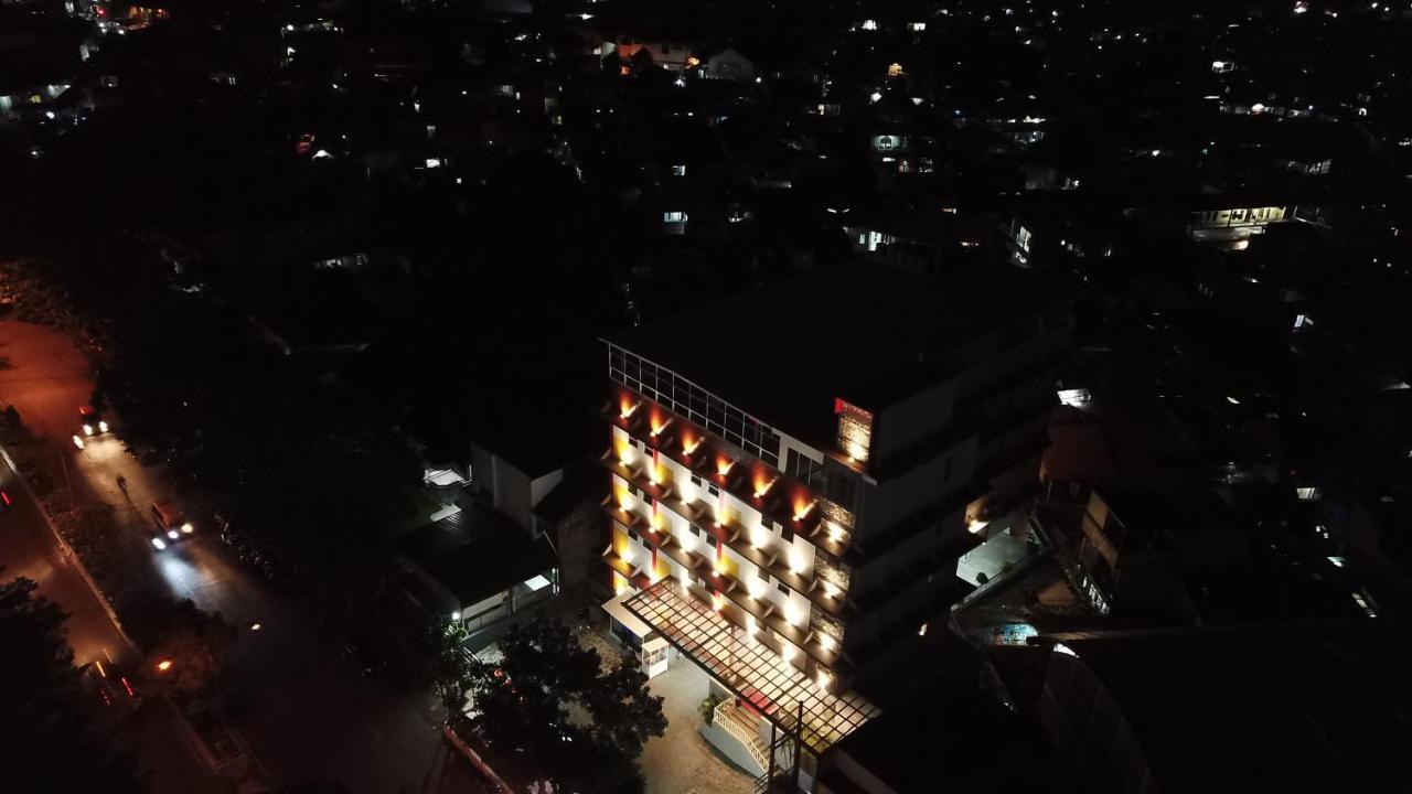 Front One Hotel Pasir Koja Bandung Exterior photo
