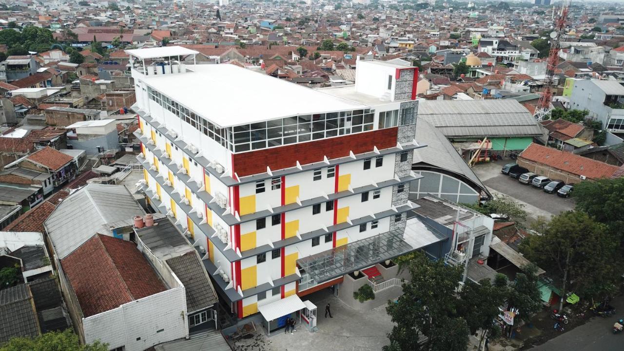 Front One Hotel Pasir Koja Bandung Exterior photo