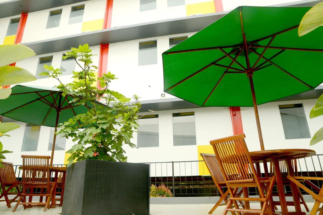 Front One Hotel Pasir Koja Bandung Exterior photo