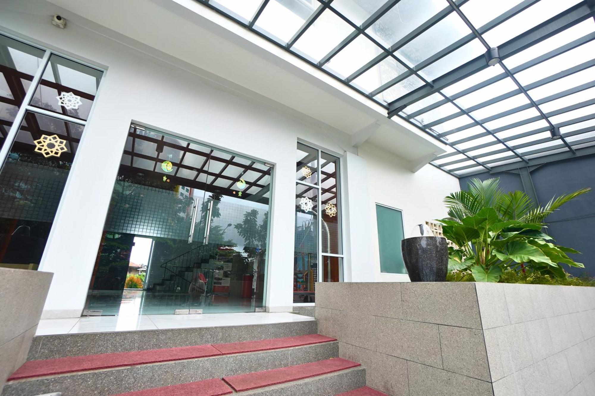 Front One Hotel Pasir Koja Bandung Exterior photo