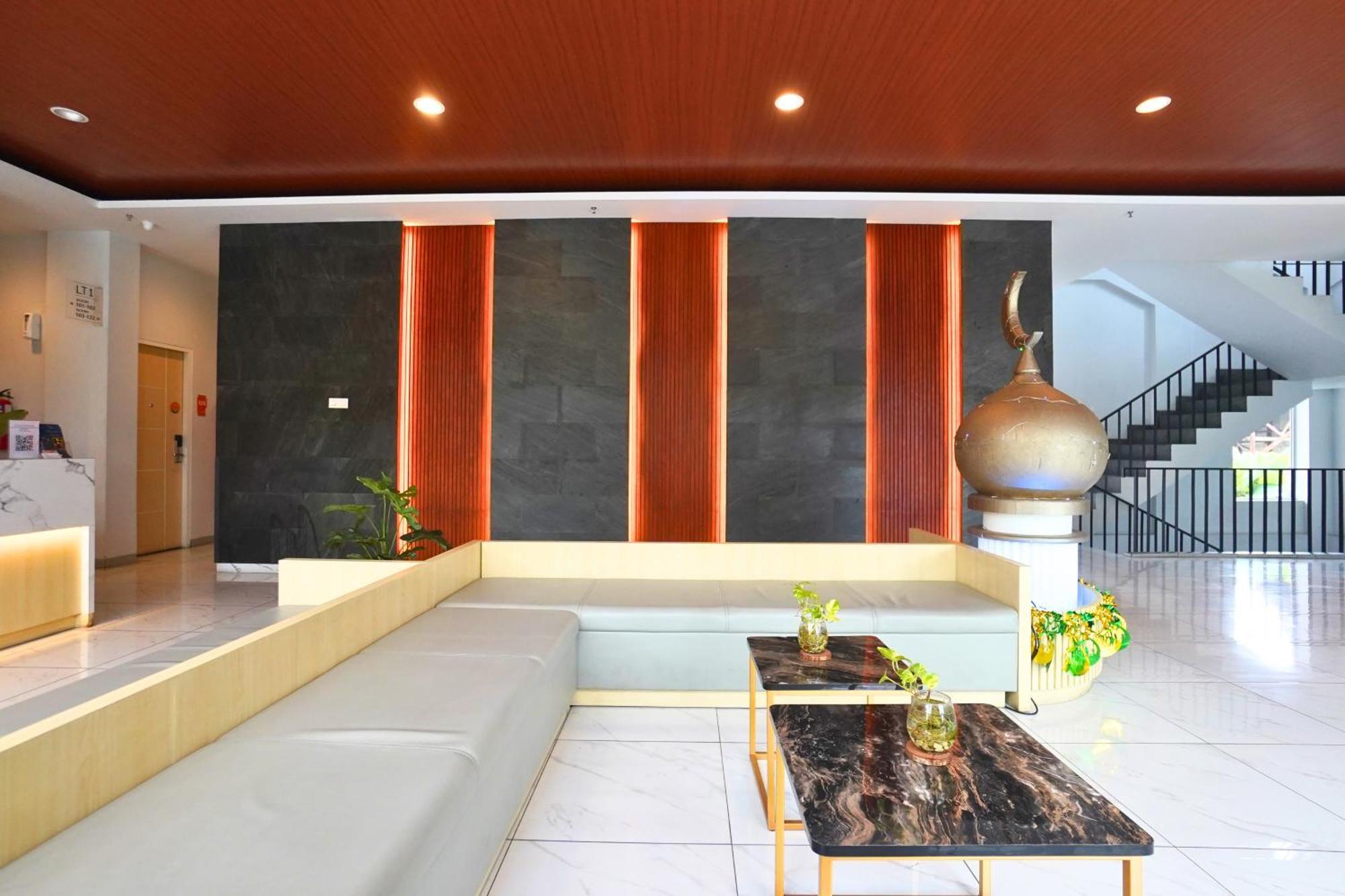Front One Hotel Pasir Koja Bandung Exterior photo