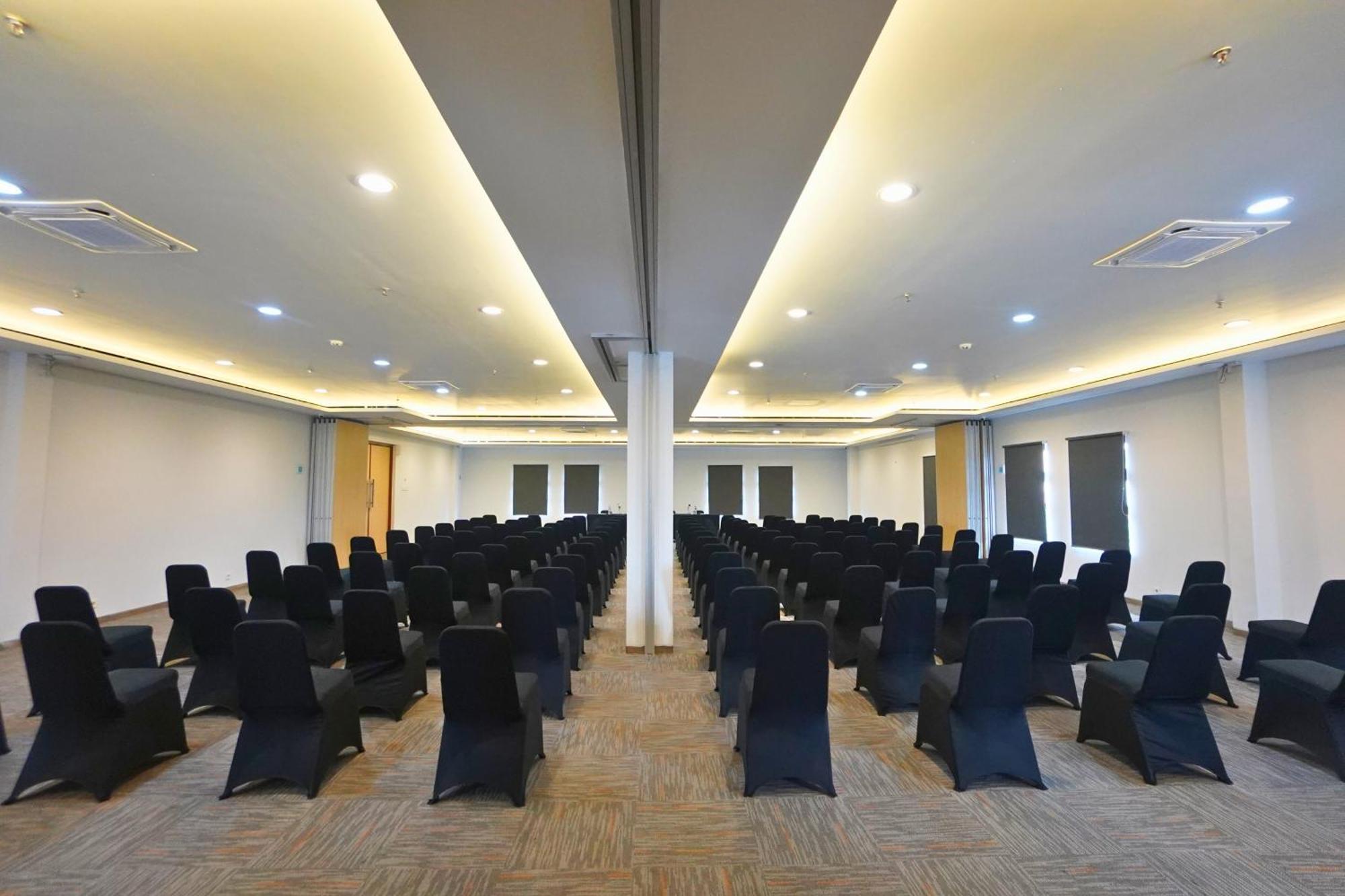 Front One Hotel Pasir Koja Bandung Exterior photo