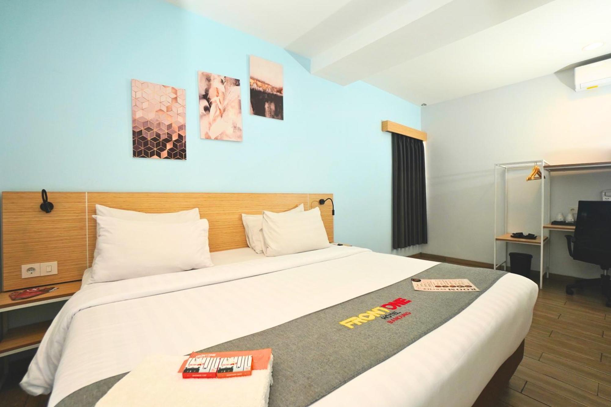 Front One Hotel Pasir Koja Bandung Exterior photo